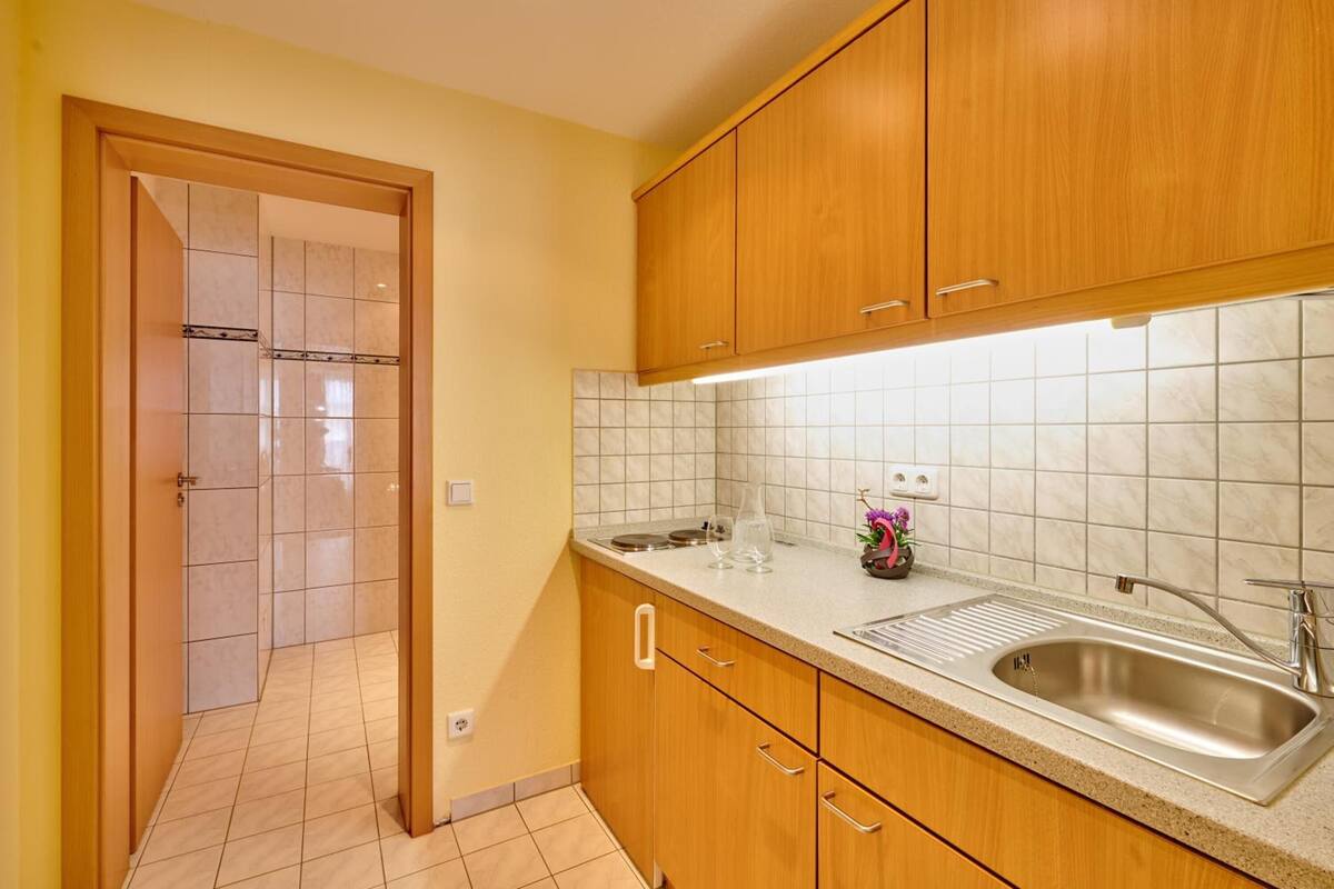 fridge, stovetop, coffee/tea maker, electric kettle