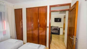 2 bedrooms, desk, free WiFi, bed sheets