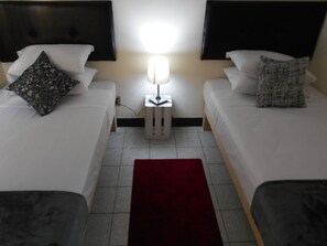 Chambre Simple Confort, 2 lits une place, fumeurs, vue jardin | Fer et planche à repasser, Wi-Fi gratuit, draps fournis