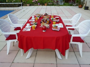 Free daily continental breakfast - En Rouge et Noir (Monbazillac)