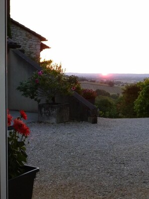 Double Room, 1 Queen Bed, Non Smoking | Terrace/patio - En Rouge et Noir (Monbazillac)