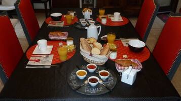 Free daily continental breakfast