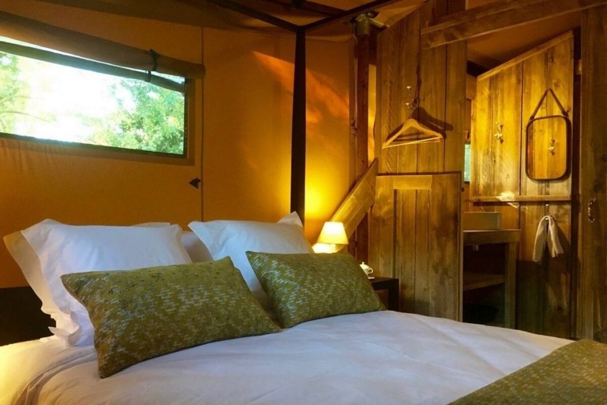 Victoria Lodge | In-room safe, free cots/infant beds, free WiFi, bed sheets