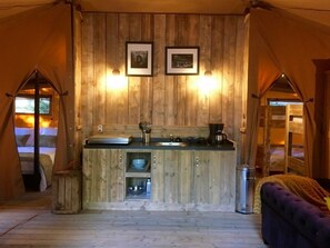 Victoria Lodge | Private kitchenette | Full-sized fridge, microwave, oven, stovetop