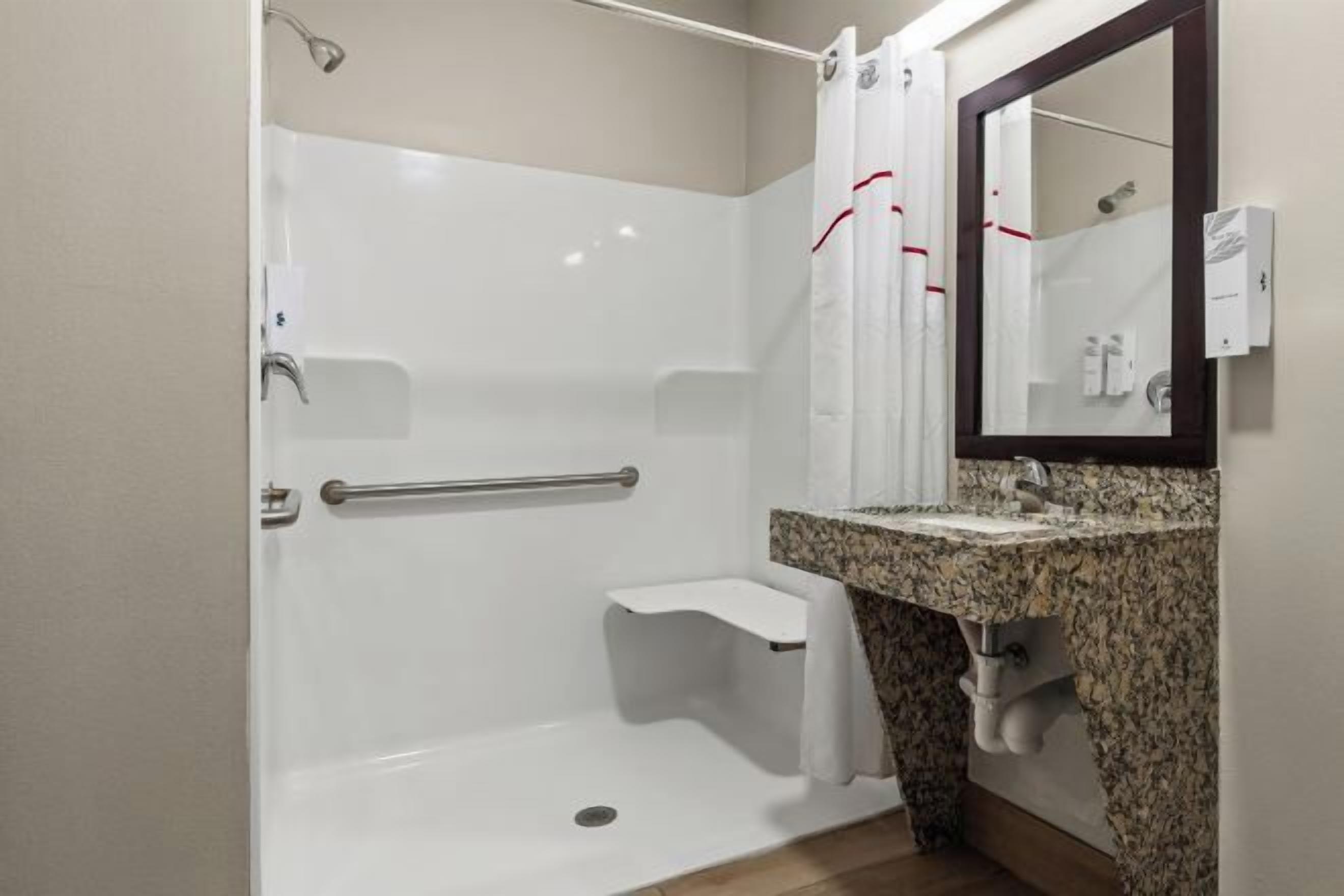 Bad | Toalettartikler (inkludert), hårføner og håndklær