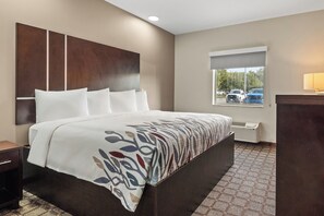 Superior Room, 1 King Bed, Non Smoking | Desk, blackout drapes, iron/ironing board, free cribs/infant beds - Red Roof Inn Baton Rouge (Baton Rouge)