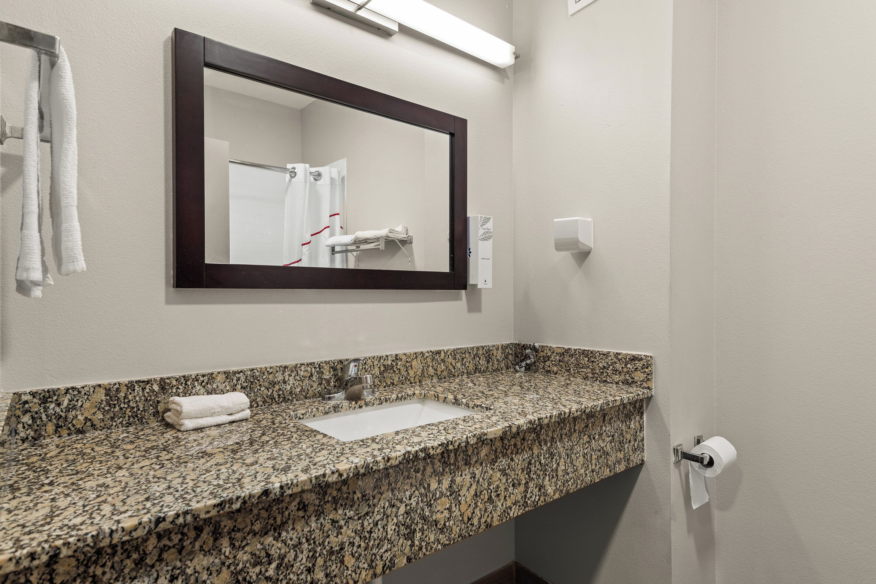 مستلزمات مجانية للعناية الشخصية، مجففات شعر، مناشف