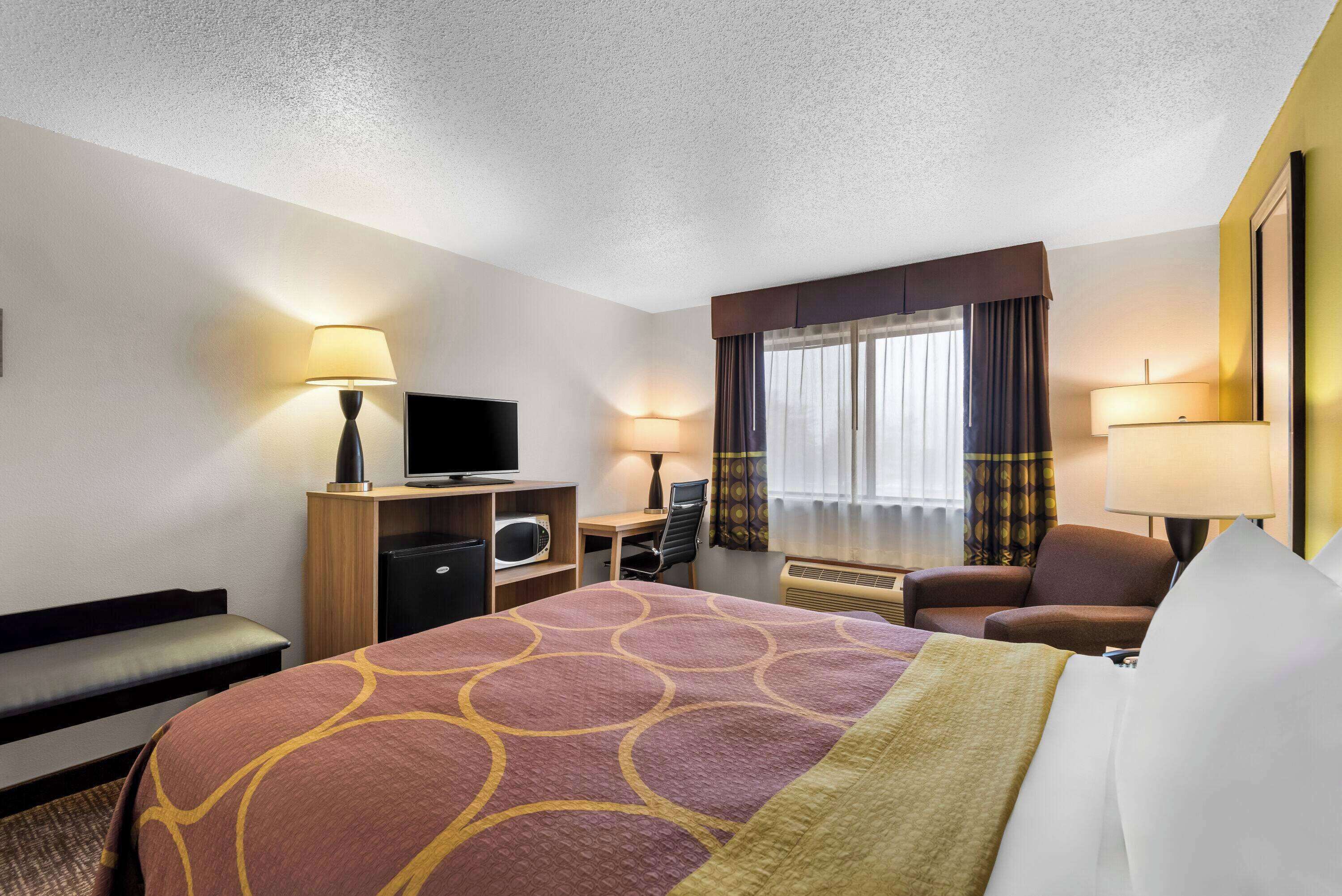 room, 1 queen bed, non smoking | desk, iron/ironing board, free wifi, bed sheets