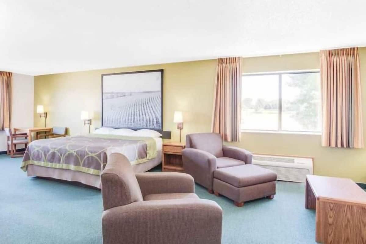Desk, iron/ironing board, free WiFi, bed sheets