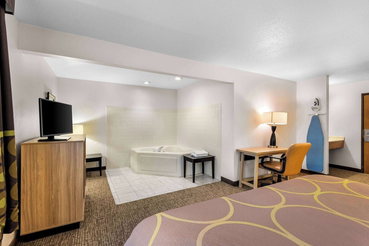 suite, 1 king bed, non smoking (first floor) | desk, iron/ironing board, free wifi, bed sheets