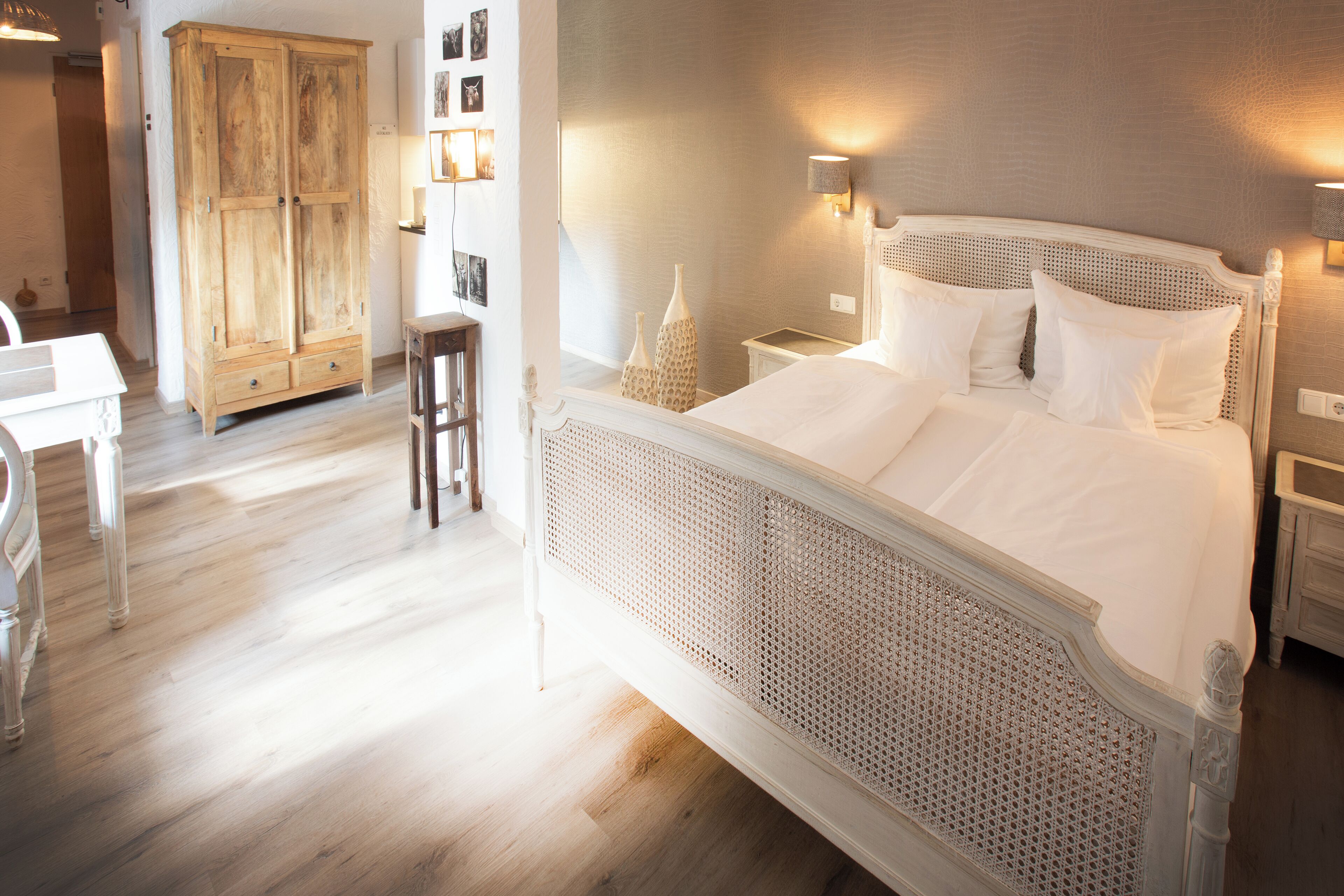 舒適雙人房 | 低過敏寢具、書桌、免費無線上網、床單