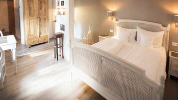 Comfort tweepersoonskamer | Hypoallergeen beddengoed, een bureau, gratis wifi, beddengoed