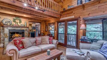 Rumah, Bebas Asap Rokok | Ruang keluarga | TV layar datar