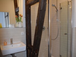 Standard Double Room, Private Bathroom, City View | Bathroom - Pension Sackpfeifenmühle (Erfurt)