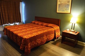 Single Room | Blackout drapes, free WiFi, bed sheets - Budget inn (Russellville)