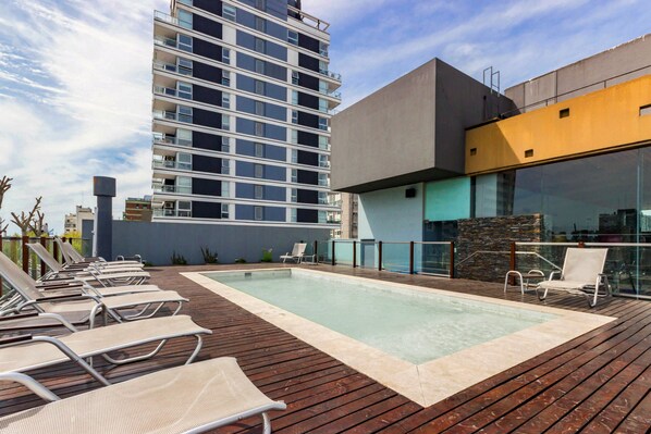 Outdoor pool - Ayres Apartments Palermo (Buenos Aires)