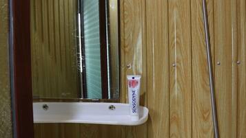 Deep soaking tub, free toiletries, hair dryer, slippers