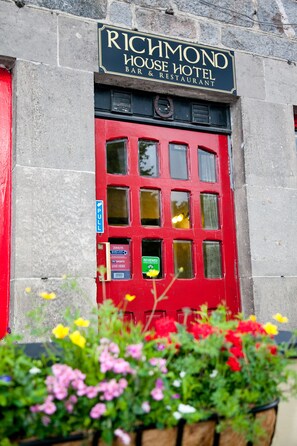 Front of property - Richmond House Hotel (Fort Augustus)