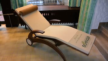 Hot stone-massage, deep tissue-massage, sportsmassage