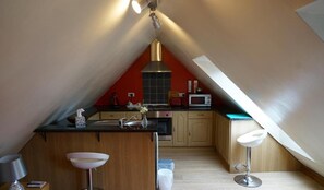 Microwave, oven, stovetop, coffee/tea maker