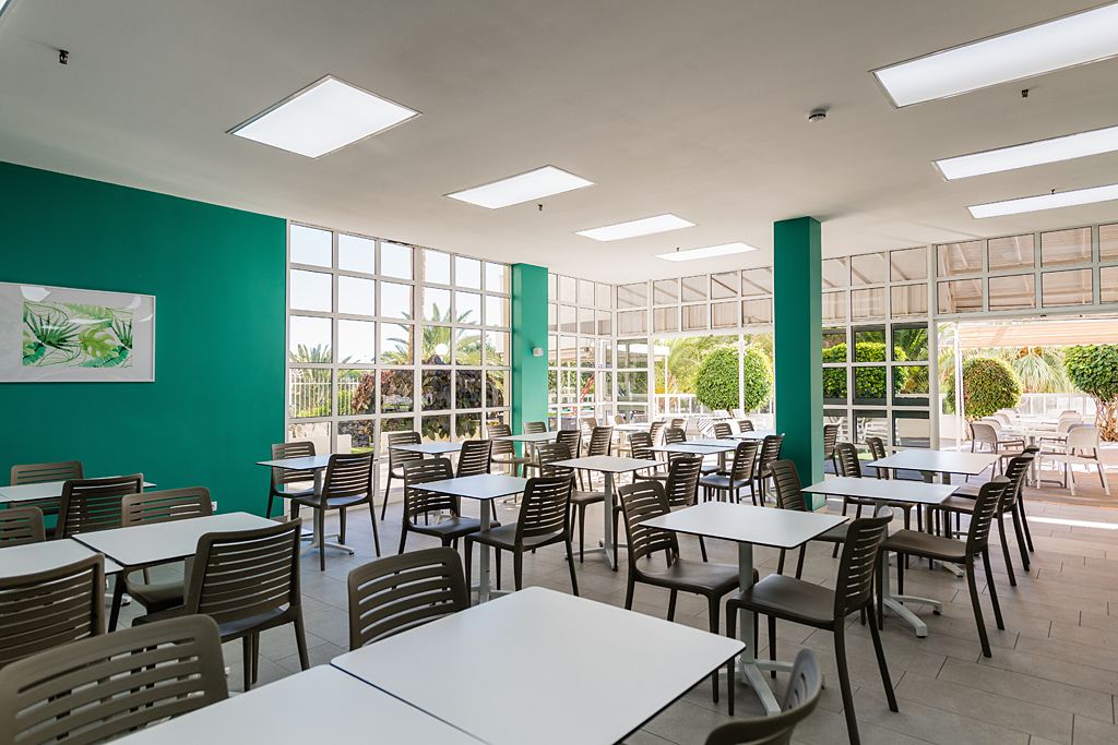 daily cooked-to-order breakfast (eur 10 per person)