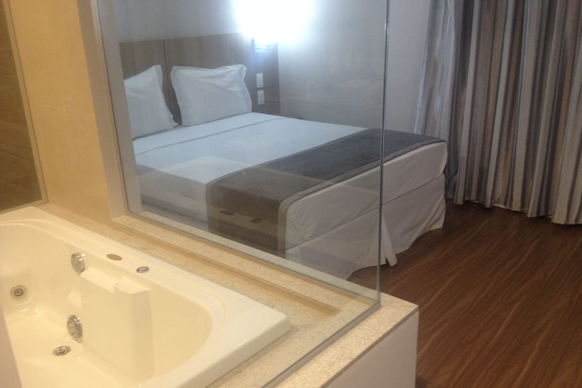 Executive Suite, 1 Queen Bed, Non Smoking | Private spa tub