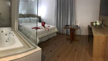 ๋ฏธ๋๋ฐ, ๊ฐ์ค ๋ด ๊ธ๊ณ , ์ฑ
์, ์๋ง ์ปคํผ