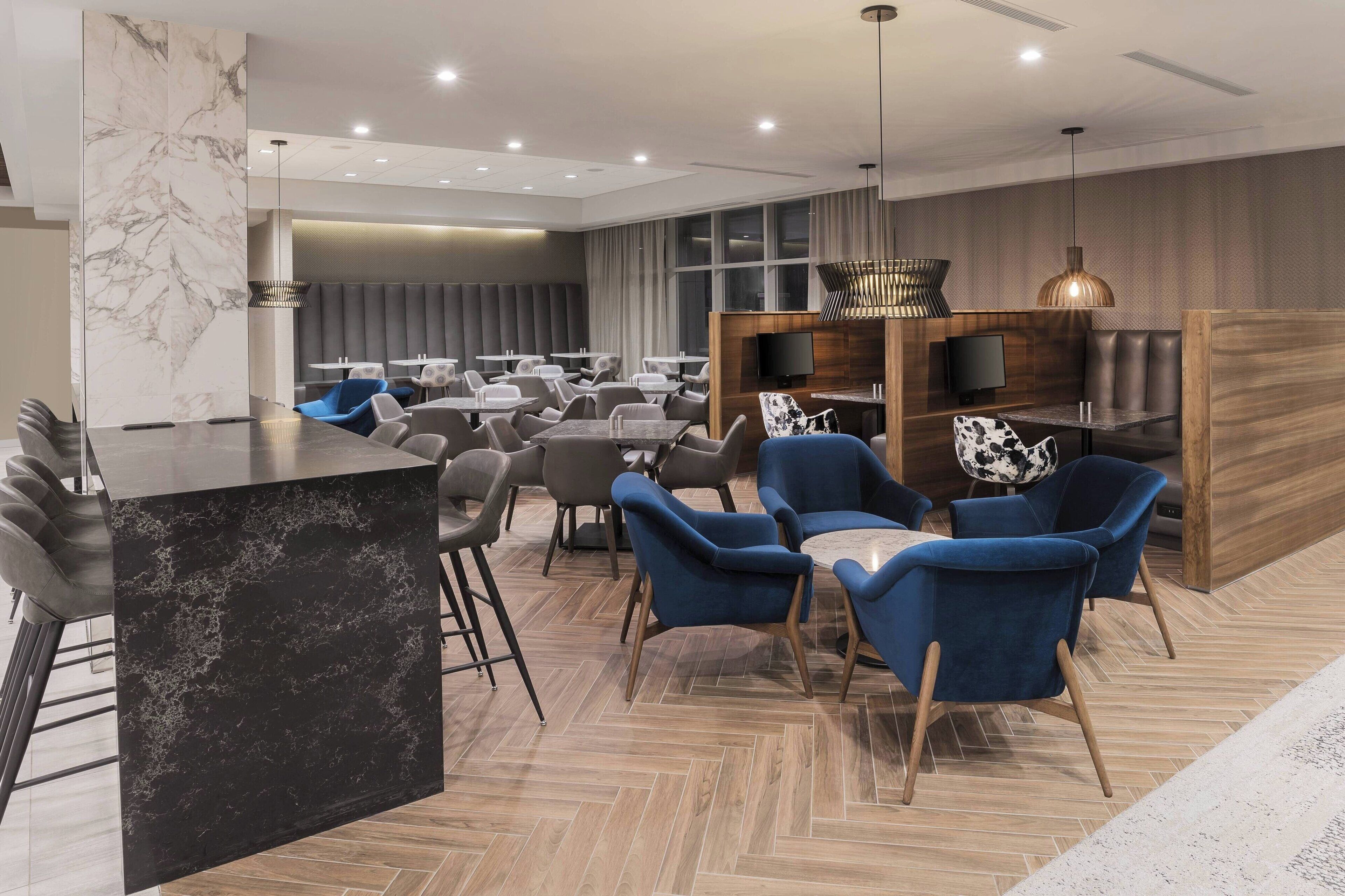 提供早餐、午餐和晚餐