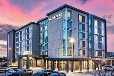 Exterior. Courtyard by Marriott Burlington