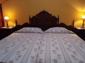 Cortinas blackout, tabla de planchar con plancha y wifi gratis 
