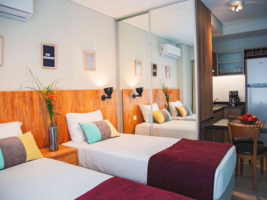 Monolocale Superior, 2 letti singoli | Cassaforte in camera, una scrivania, tende oscuranti, insonorizzazione