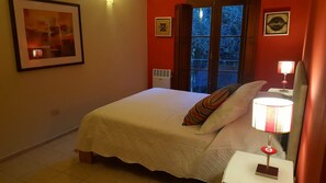 Comfort-Zweibettzimmer, 1 Schlafzimmer, Gartenblick | Hochwertige Bettwaren, Zimmersafe, individuell dekoriert