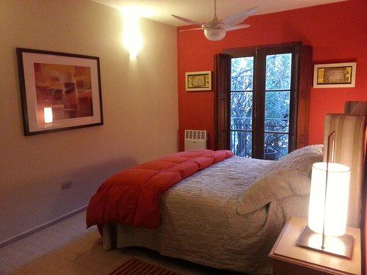 Habitación Confort doble, 1 cama de matrimonio, vistas al jardín | Ropa de cama de alta calidad, caja fuerte, decoración individual