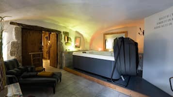 Soundproofing, iron/ironing board, free WiFi, bed sheets