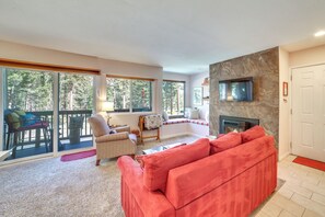TV, fireplace, DVD player - Quiet Condo w/ Great Views, 1/2 Mi to Eagle Lodge! (Mammoth Lakes)