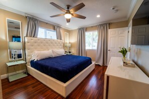 3 bedrooms, desk, iron/ironing board, travel crib