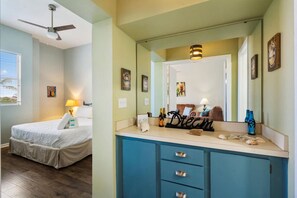 2 室のベッドルーム、デスク、アイロン / アイロン台、WiFi