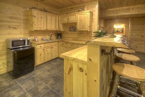 Cabin, Multiple Beds, Non Smoking | Private kitchenette