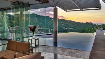 2 açık yüzme havuzu