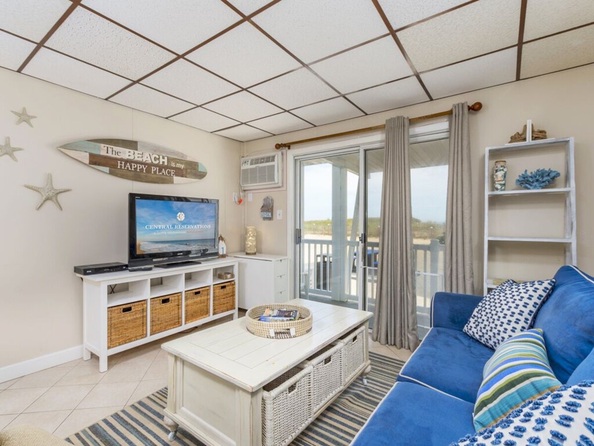 Oceanfront condos with 3 night minimum rentals and linens included!