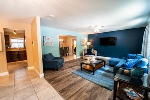 Smart TV - Aqua Villa – Charming 3BR/2BA Home, Private Pool, Lanai, & Smart Amenities (Tampa)