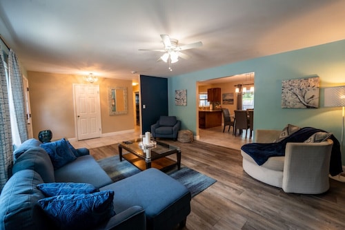 Aqua Villa – Charming 3BR/2BA Home, Private Pool, Lanai, & Smart Amenities