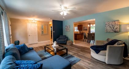 Aqua Villa – Charming 3BR/2BA Home, Private Pool, Lanai, & Smart Amenities