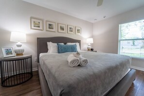 3 habitaciones, escritorio, tabla de planchar con plancha y wifi