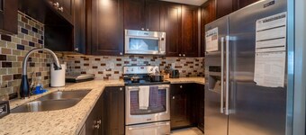 Grey Manor – Spacious 3BR/2BA Hallandale Home, Heated Pool & Smart Amenities