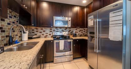 Grey Manor – Spacious 3BR/2BA Hallandale Home, Heated Pool & Smart Amenities