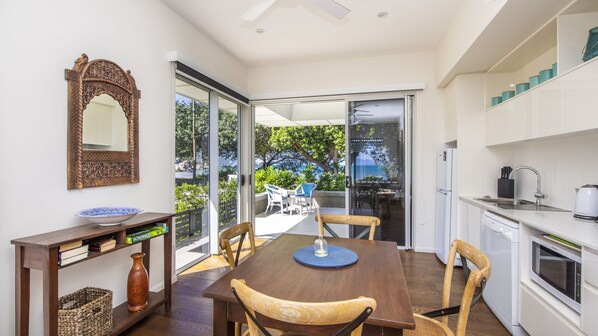 Fridge, microwave, stovetop, dishwasher - Reflections Turquoise Villa 4 (Picnic Bay)