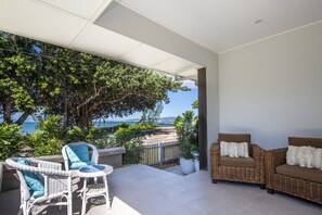 Terrace/patio - Reflections Turquoise Villa 4, 2 11-15 Esplan-BOM (Picnic Bay)