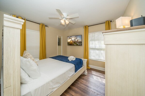 4 bedrooms, desk, iron/ironing board, WiFi