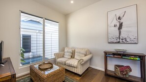 Interior - Reflections Emerald Villa 1 (Picnic Bay)